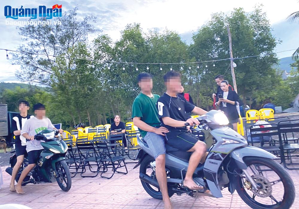 Đội mũ bảo hiểm là nét đẹp văn hóa giao thông