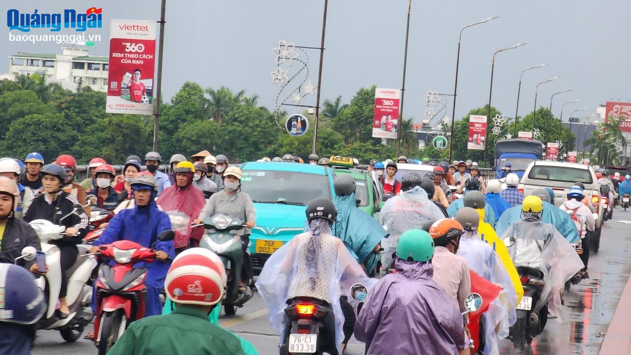 Cấm ô tô qua cầu Trà Khúc 1 từ 9 giờ ngày 19/7, trừ xe buýt
