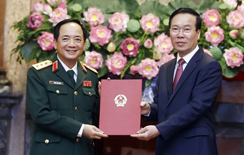 Chủ tịch nước trao Quyết định thăng quân hàm Thượng tướng cho đồng chí Trịnh Văn Quyết