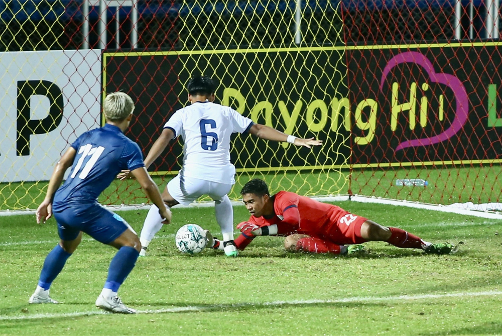 U23 Thái Lan thắng U23 Campuchia nhờ các bàn phản lưới