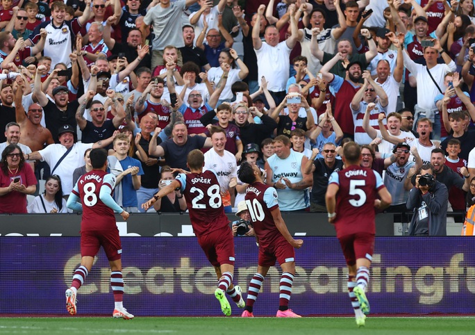 Chelsea thua sốc West Ham, 2 