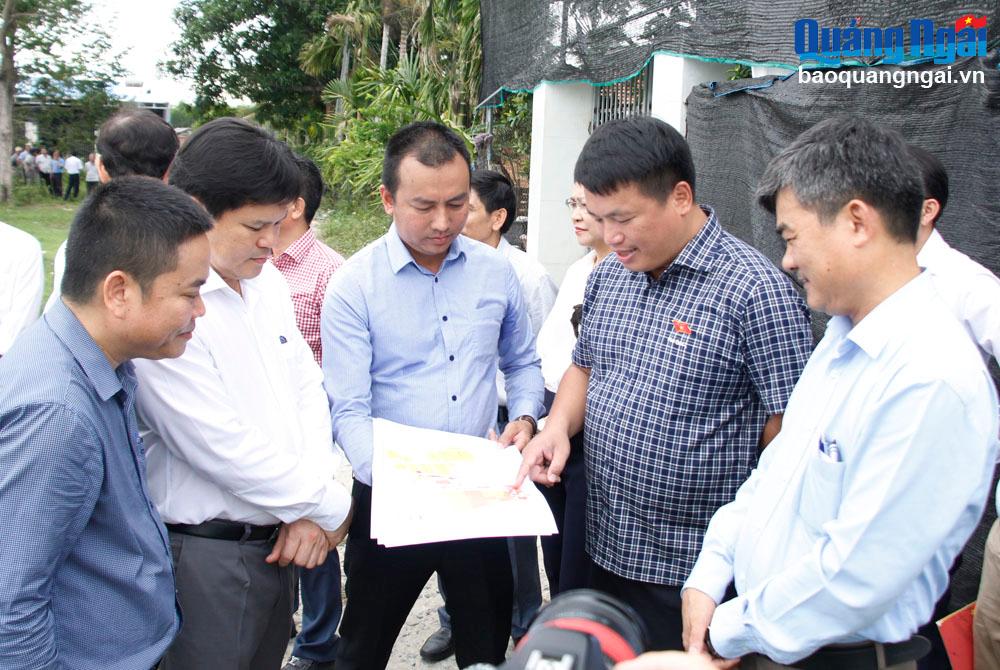 Đoàn đại biểu Quốc hội tỉnh khảo sát, xem xét kiến nghị của cử tri xã Tịnh Thọ