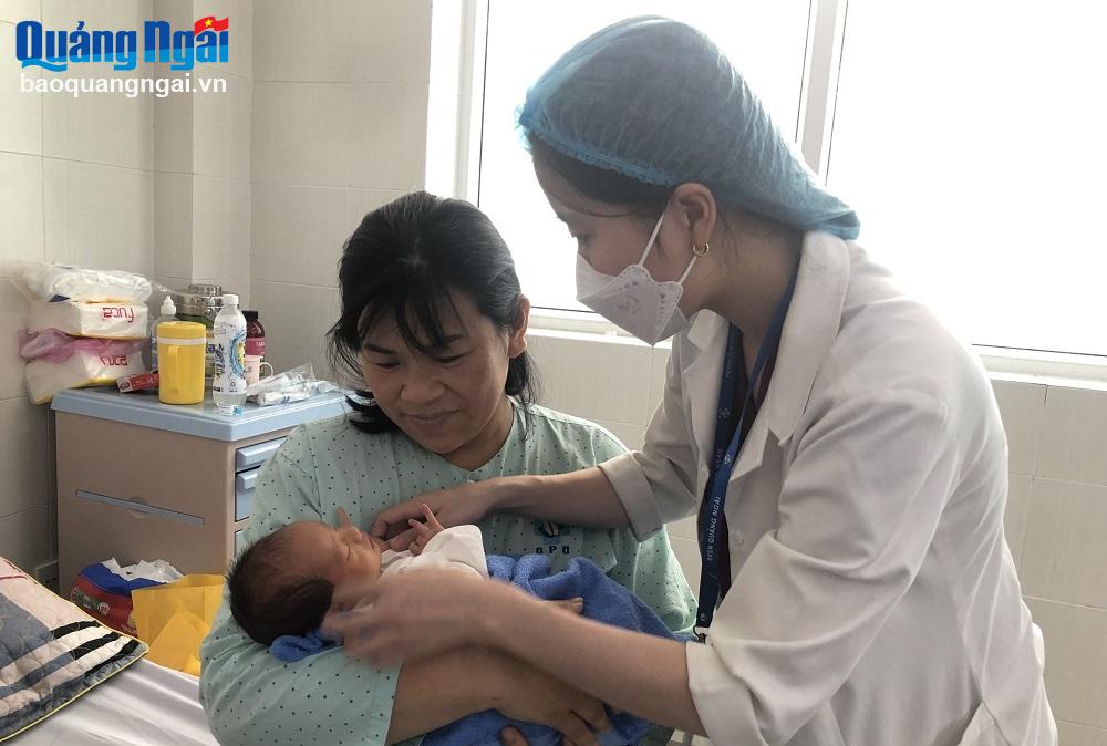 Cứu sống mẹ con sản phụ nhau tiền đạo nguy kịch