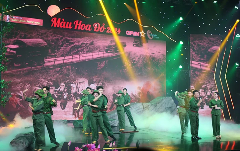 Tiếp nối truyền thống “Uống nước nhớ nguồn” trong chương trình nghệ thuật đặc biệt “Màu hoa đỏ”