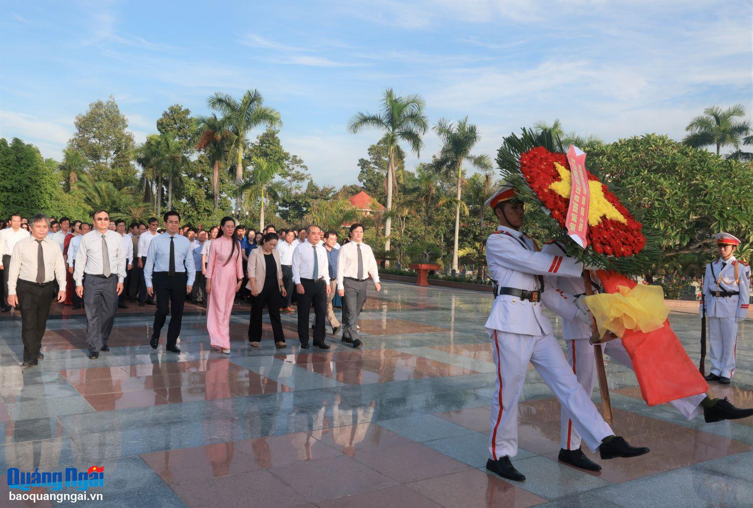 Lãnh đạo tỉnh viếng Nghĩa trang liệt sĩ nhân dịp Quốc khánh 2/9