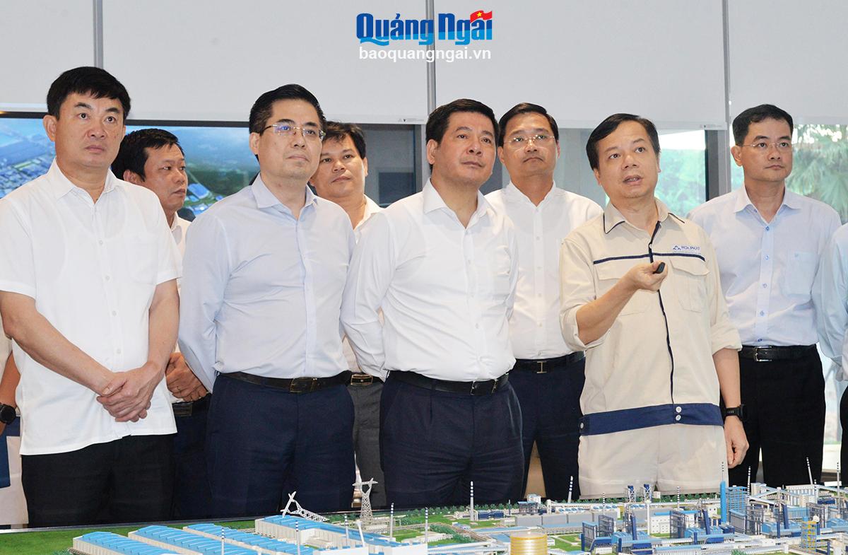 Bộ trưởng Bộ Công thương Nguyễn Hồng Diên thăm các doanh nghiệp ở KKT Dung Quất
