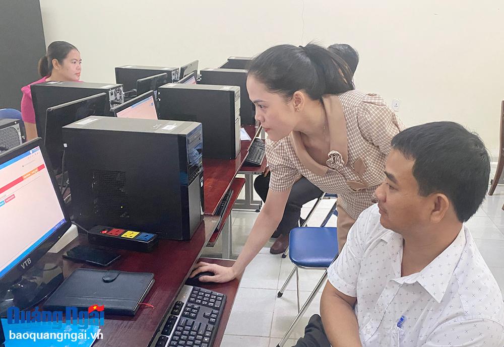 Tập huấn sử dụng hệ thống tự đánh giá danh hiệu 