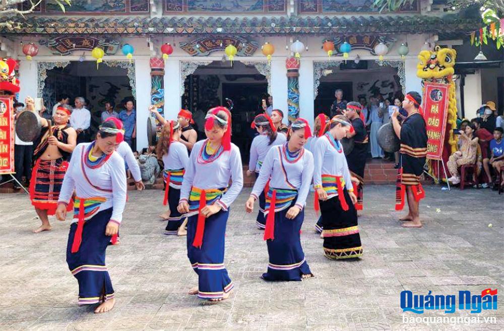 Điệu múa cà đáo của người Cor