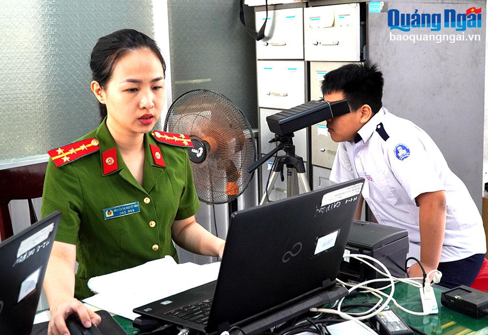 Cấp thẻ căn cước cho trẻ em