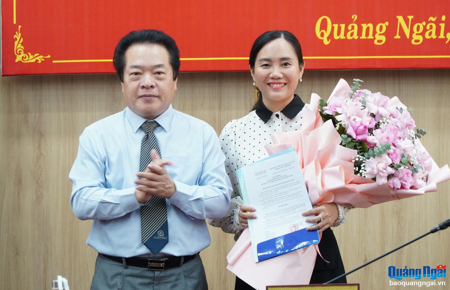 Trao Quyết định bổ nhiệm Phó Chánh Văn phòng UBND tỉnh