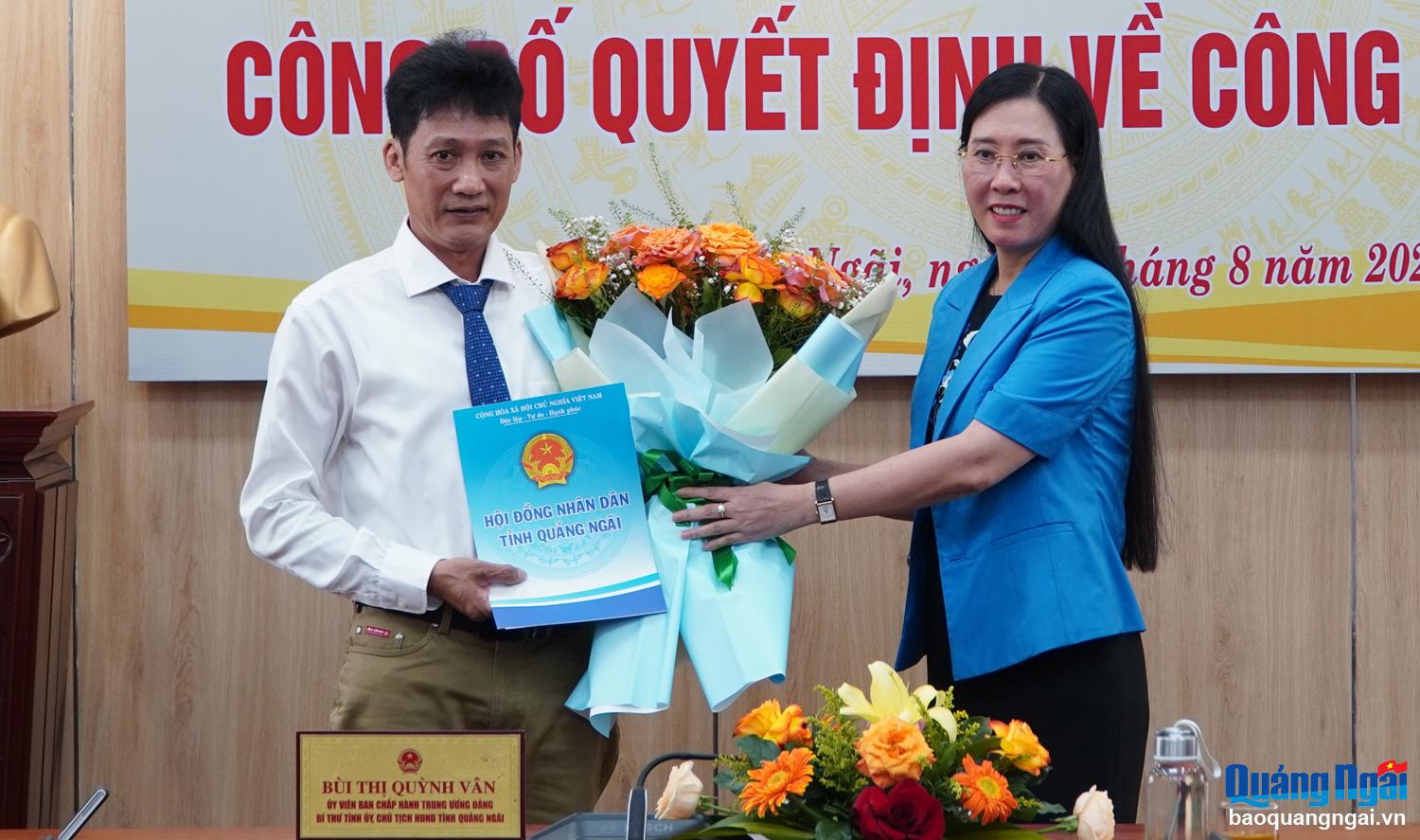 Công bố quyết định của Thường trực HĐND tỉnh về công tác cán bộ