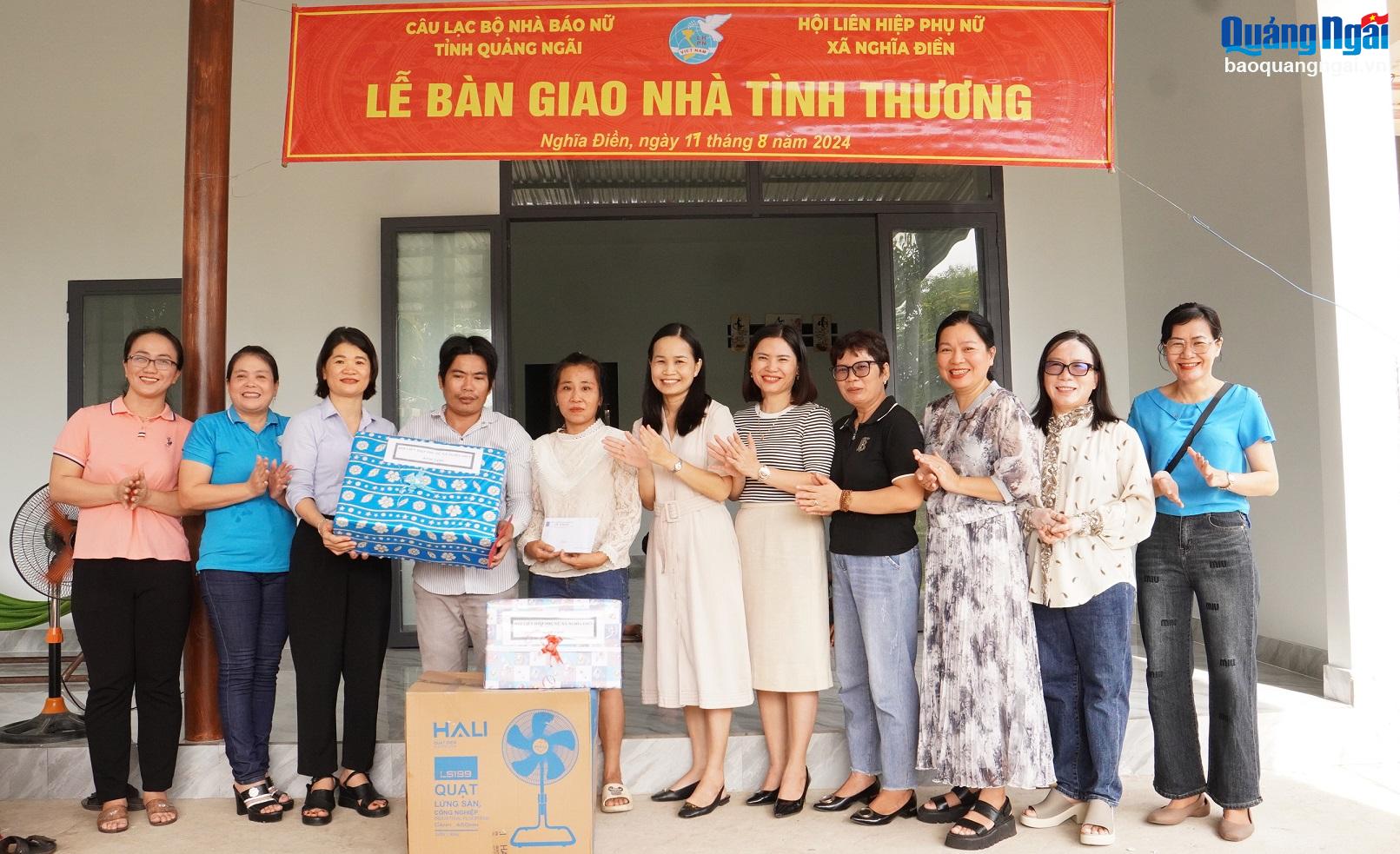 Câu lạc bộ Nhà báo nữ bàn giao nhà tình thương ở xã Nghĩa Điền