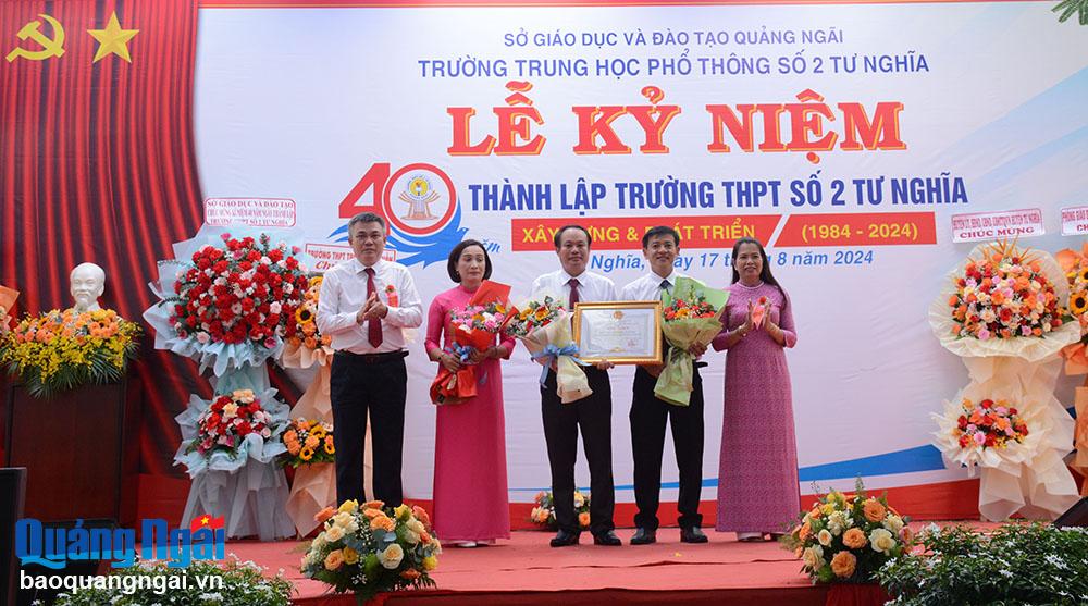 Trường THPT số 2 Tư Nghĩa  kỷ niệm 40 năm ngày thành lập