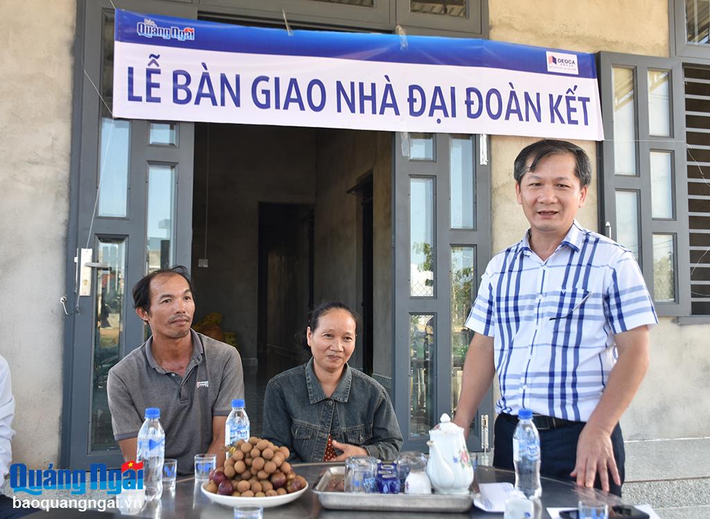 Báo Quảng Ngãi bàn giao nhà đại đoàn kết cho hộ nghèo 