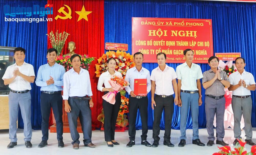 Thành lập chi bộ đảng đầu tiên trong doanh nghiệp tư nhân ở Đức Phổ