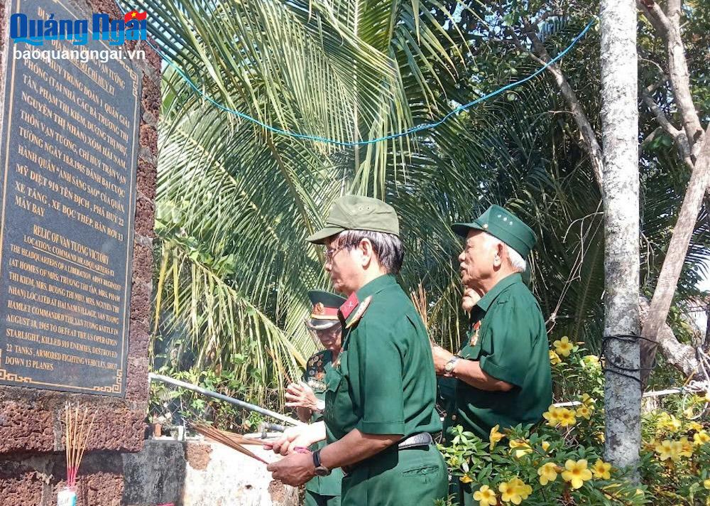 Xúc động giỗ liệt sĩ tại Vạn Tường