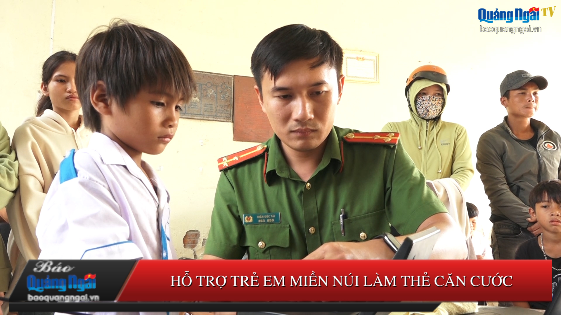 [Video]. Hỗ trợ trẻ em miền núi làm thẻ căn cước