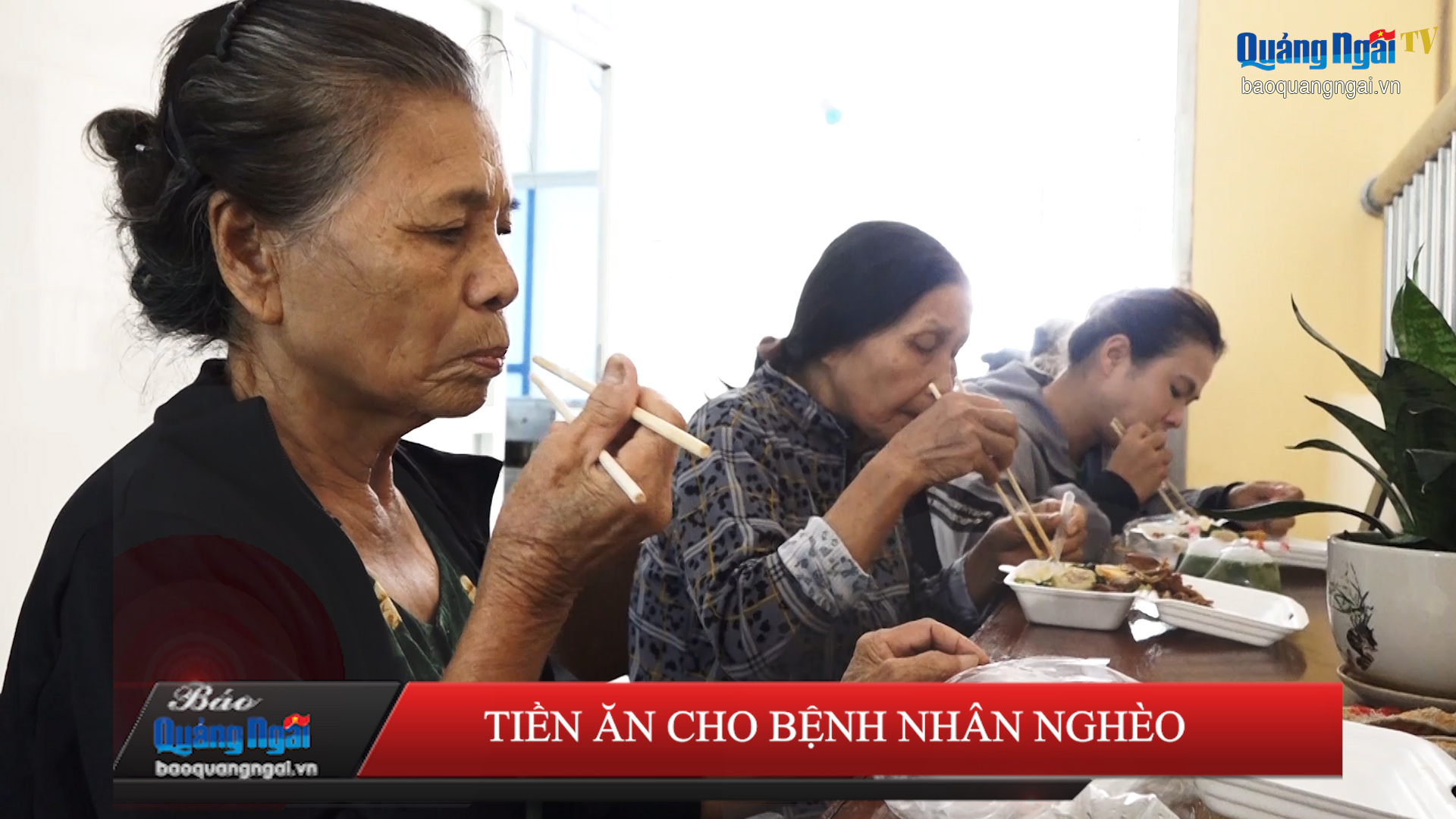 [Video]. Hỗ trợ tiền ăn cho bệnh nhân nghèo