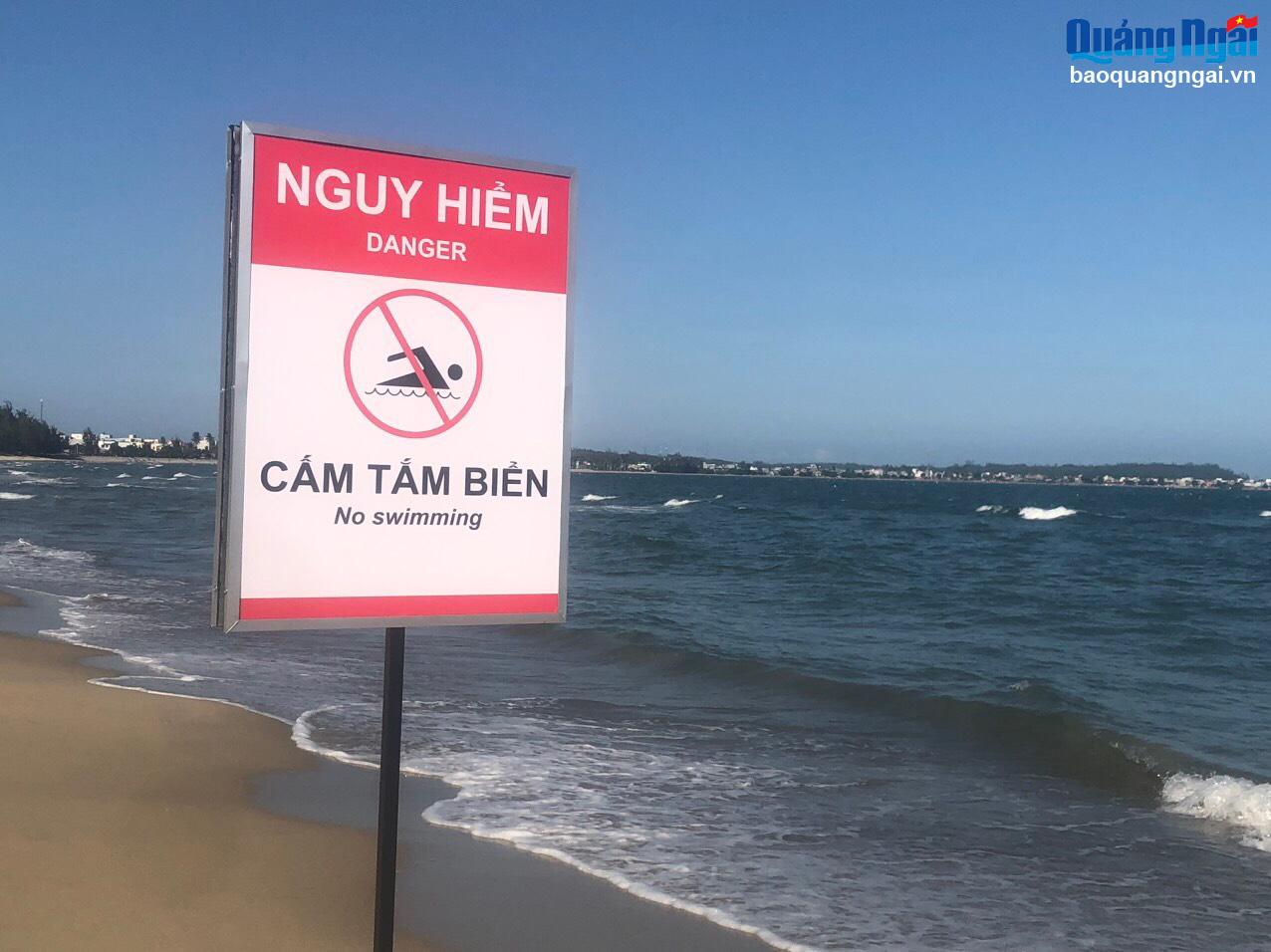 Kịp thời cứu 3 người bị đuối nước ở bãi biển Mỹ Khê