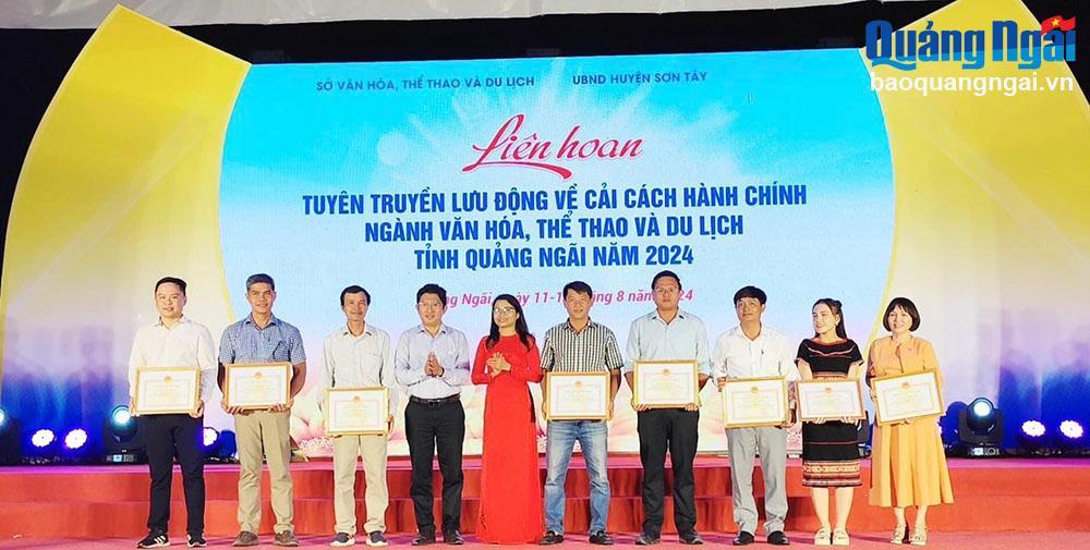 Bế mạc Liên hoan Tuyên truyền lưu động về cải cách hành chính