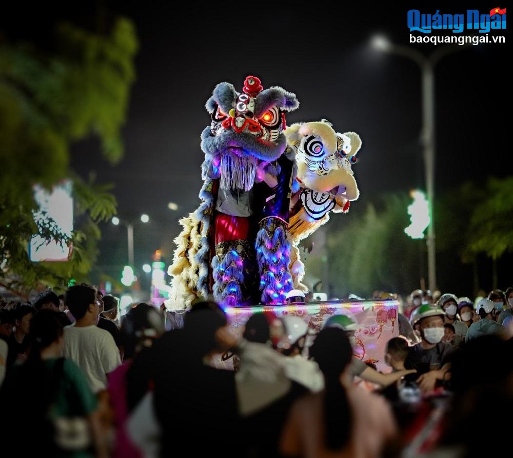 Rộn ràng tiếng trống lân