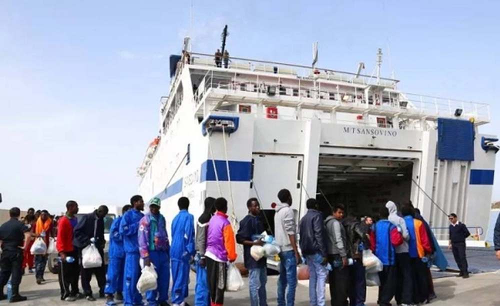 Kỷ lục gần 7.000 người di cư đến Italy trong vòng 24 giờ