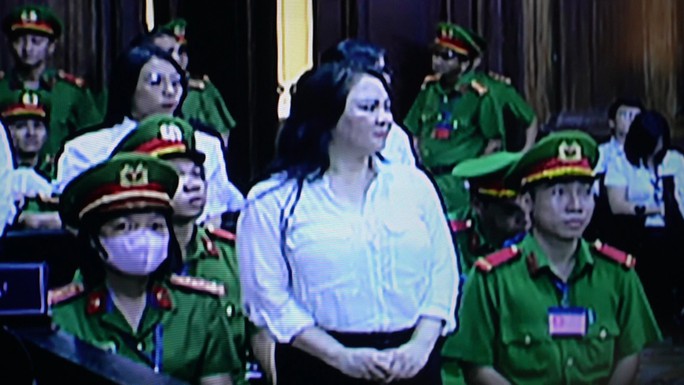 Bị cáo Nguyễn Phương Hằng lãnh 3 năm tù