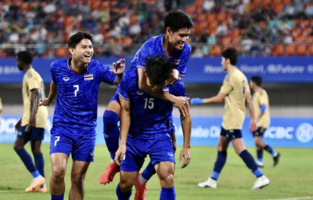 Ba đại diện Đông Nam Á vào vòng 16 đội bóng đá nam Asiad 19