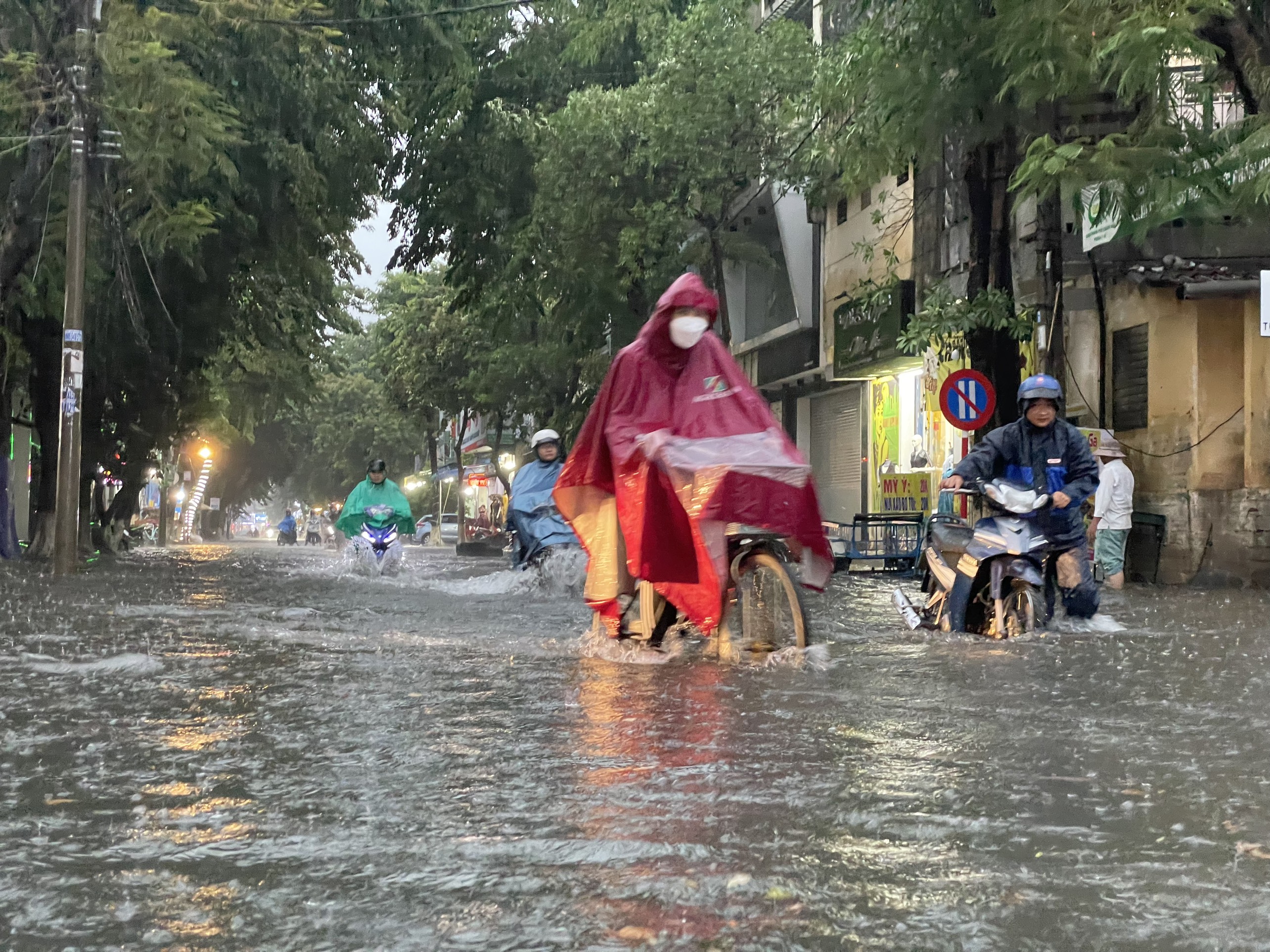 Quảng Ngãi, mưa lớn cục bộ, cần đề phòng lốc, sét