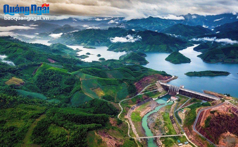 Độc đáo trải nghiệm du lịch hồ Nước Trong