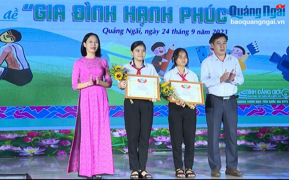 Trao giải Cuộc thi “Lắng nghe con nói”