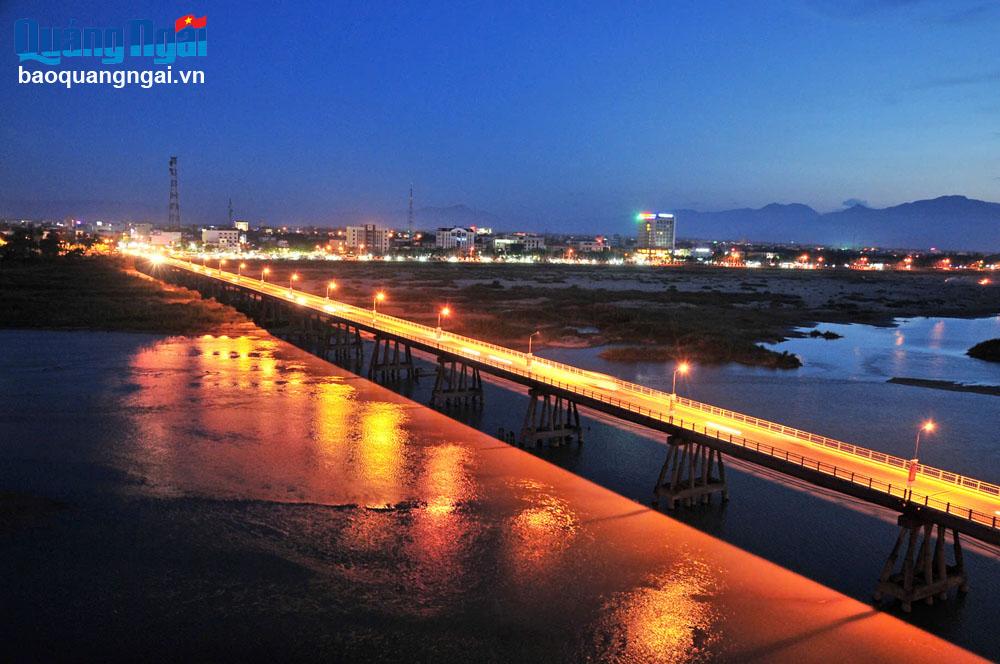 Tiến trình xây dựng cầu bắc qua sông Trà Khúc