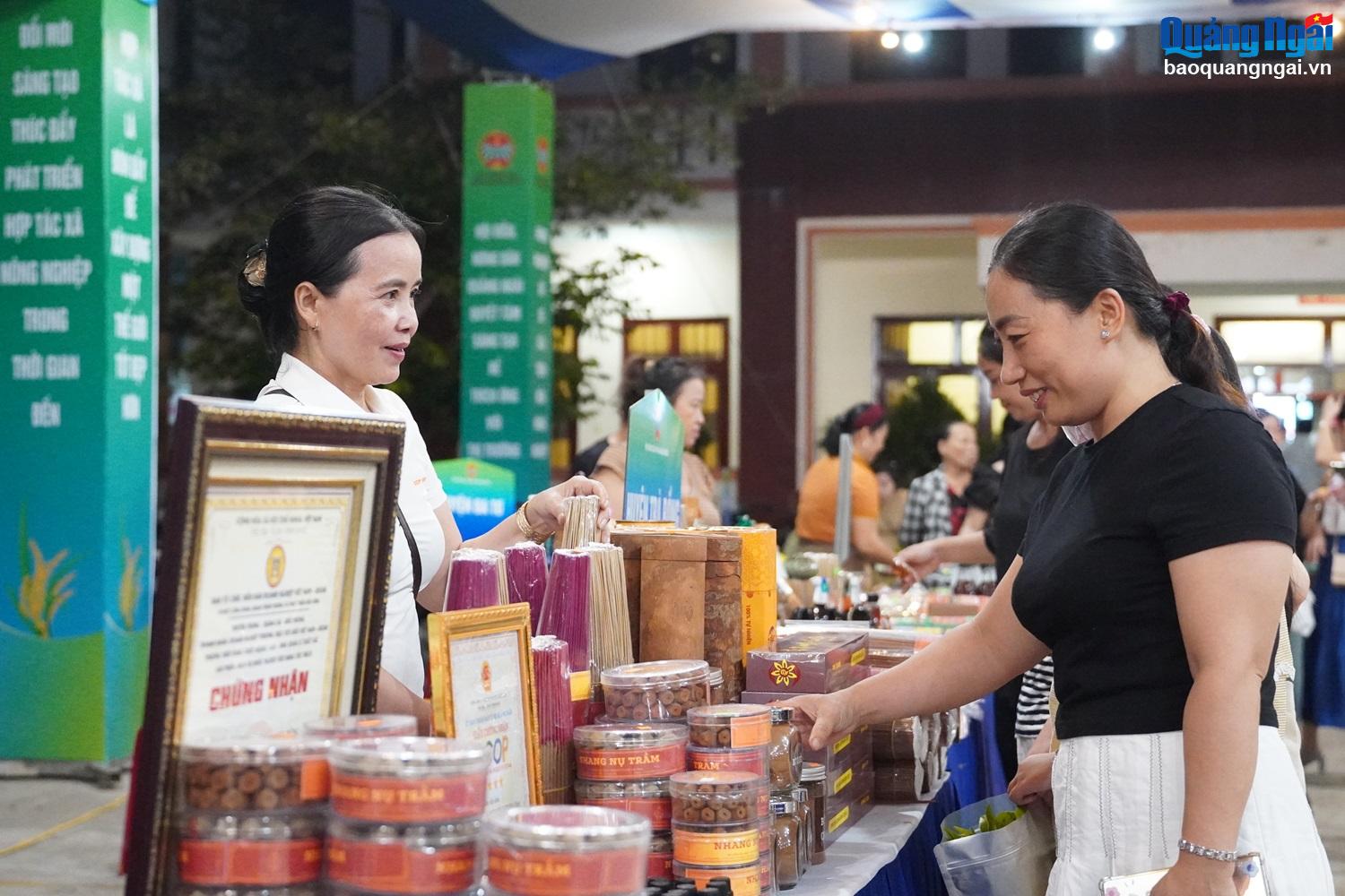 Phiên chợ kết nối tiêu thụ sản phẩm vùng đồng bào dân tộc thiểu số và miền núi 