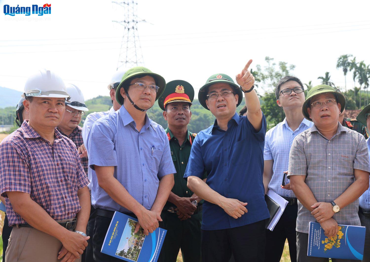 Đẩy nhanh tiến độ công trình khắc phục sạt lở khu dân cư Van Cà Vãi