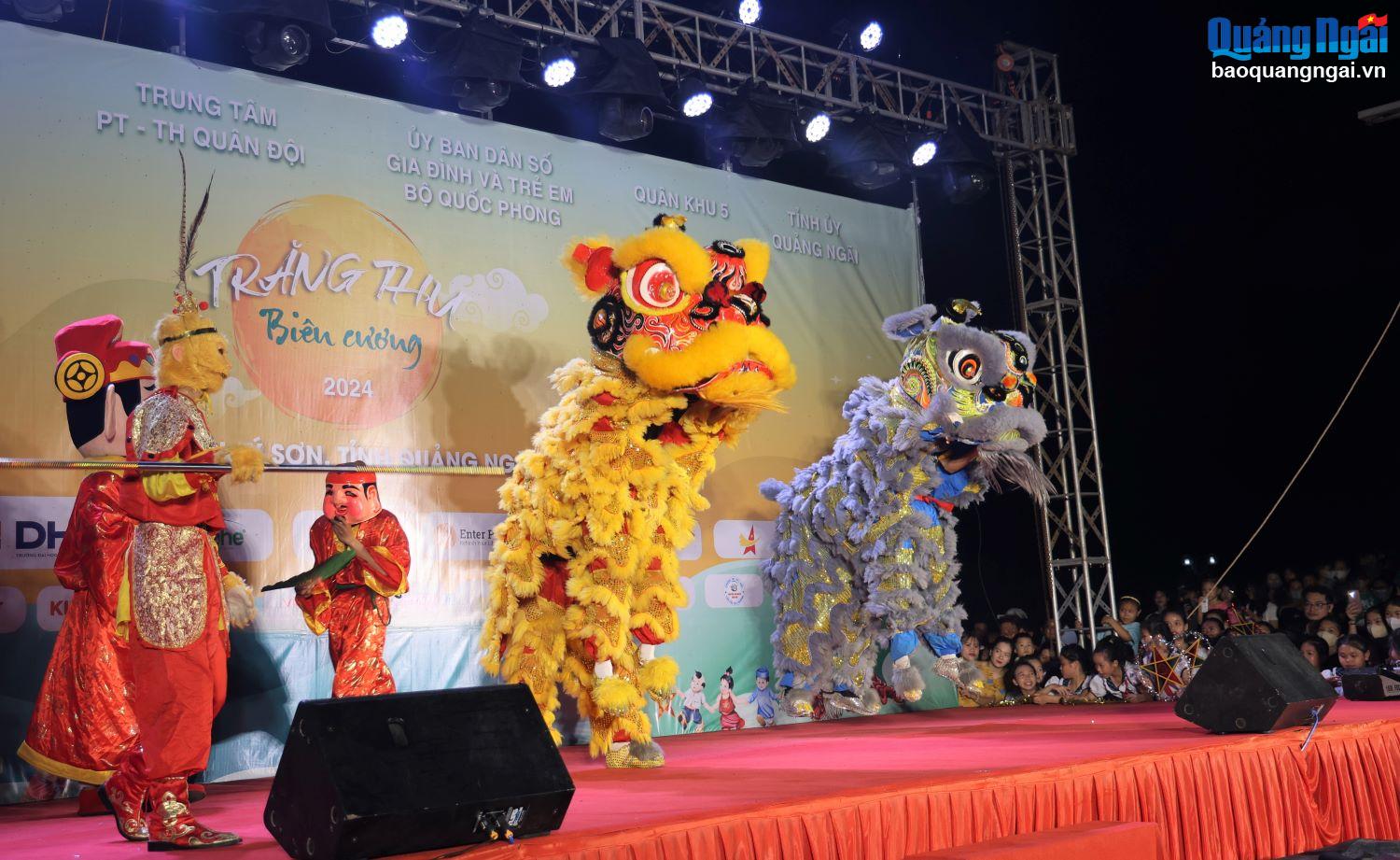 Rộn ràng đêm hội “Trăng thu biên cương” 