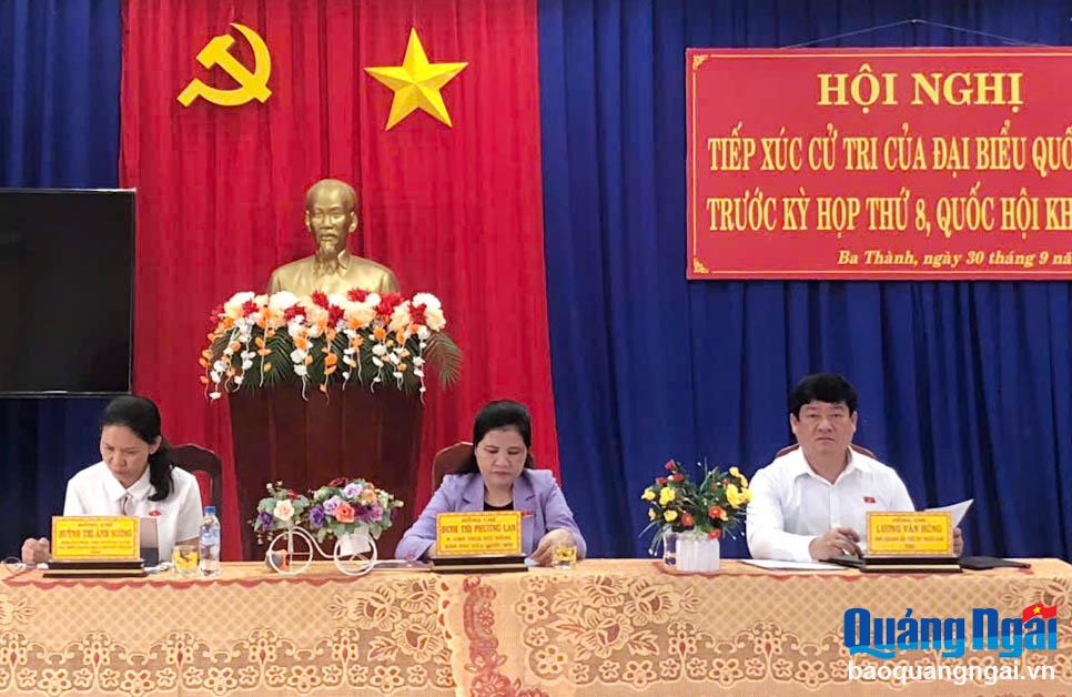 Đại biểu Quốc hội tiếp xúc cử tri tại huyện Ba Tơ