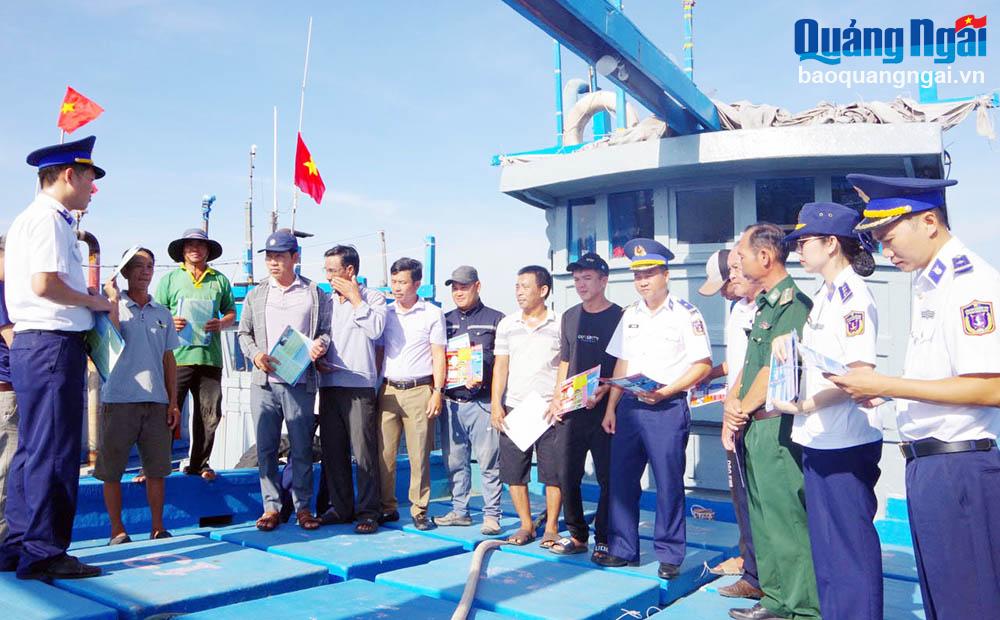 Tăng cường đoàn kết quân dân