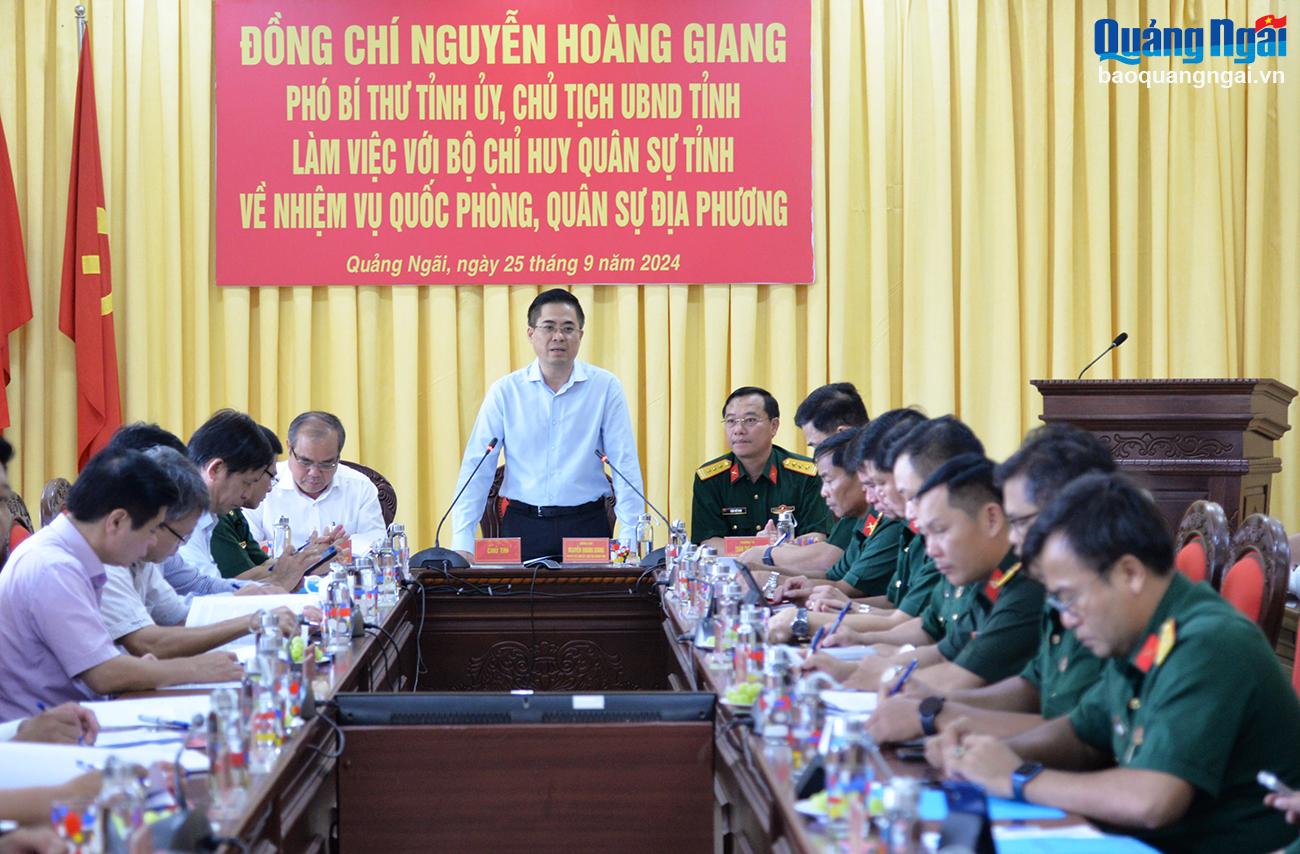 Chủ tịch UBND tỉnh Nguyễn Hoàng Giang làm việc với Bộ CHQS tỉnh