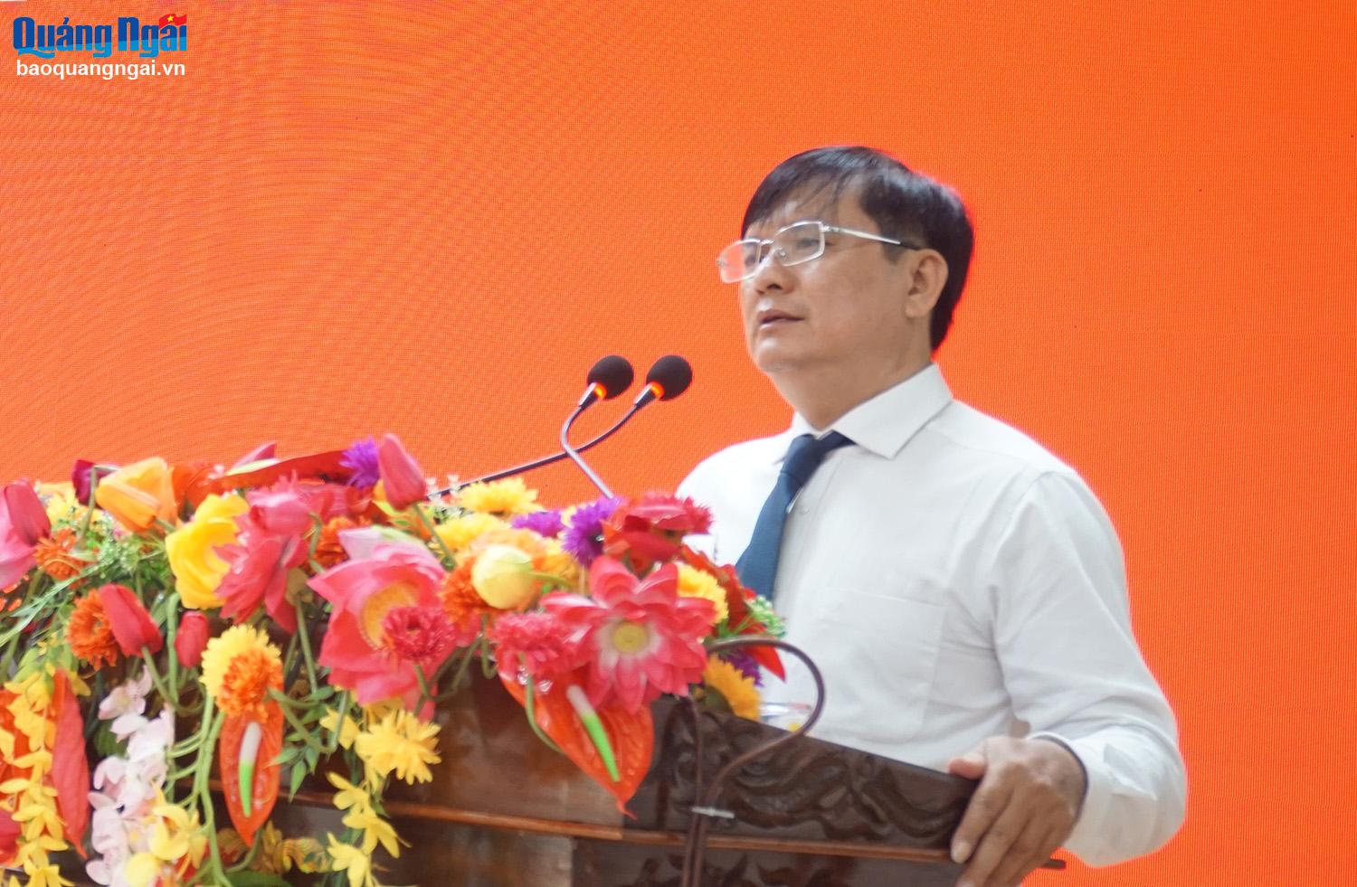 Thông tin, tuyên truyền chủ trương, chính sách của Đảng và Nhà nước cho đội ngũ trí thức của tỉnh