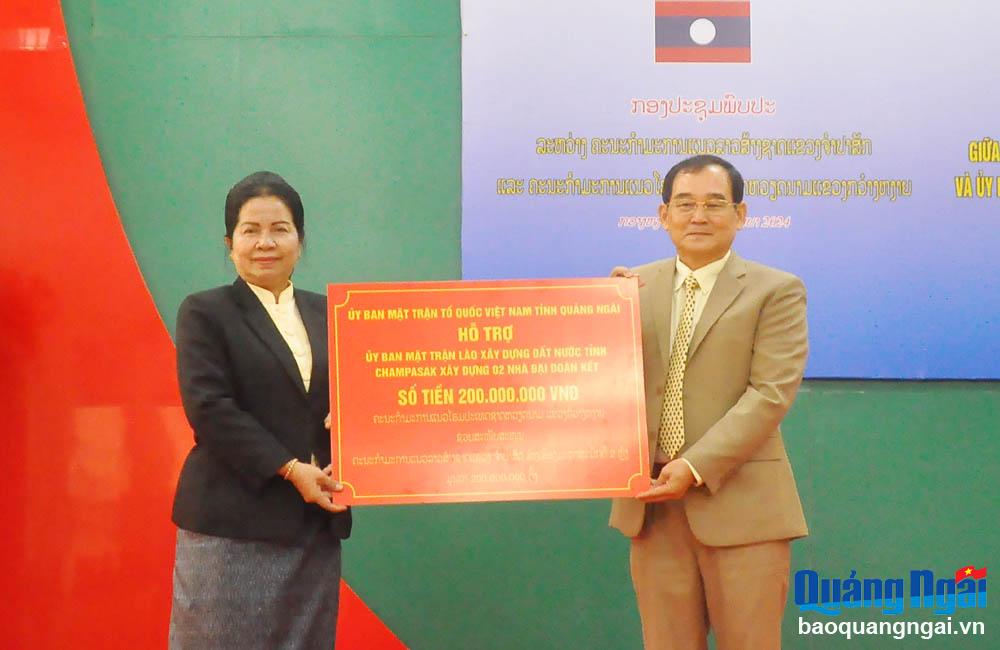 Hội đàm về công tác mặt trận giữa tỉnh Quảng Ngãi và tỉnh Champasak (Lào)