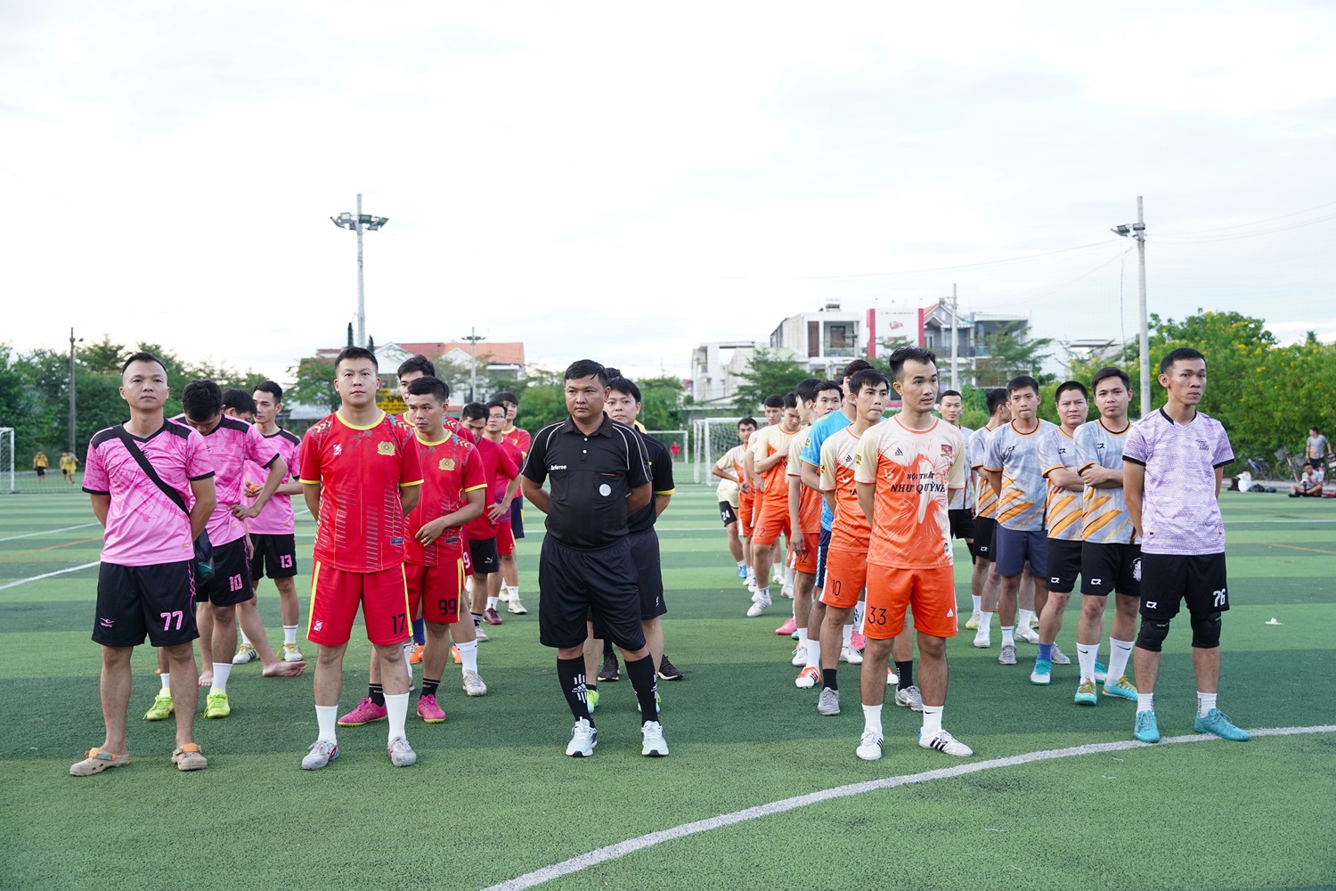 Giao lưu bóng đá quyên góp ủng hộ đồng bào miền Bắc