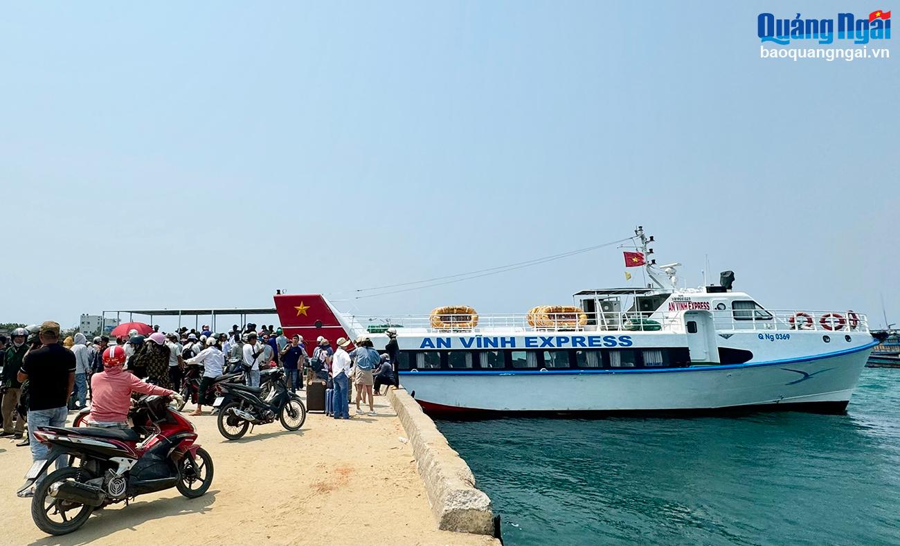 Tạm dừng tàu tuyến Sa Kỳ - Lý Sơn do ảnh hưởng bão số 3