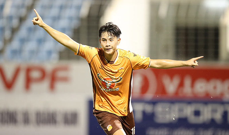 Cứ để cầu thủ trẻ vui