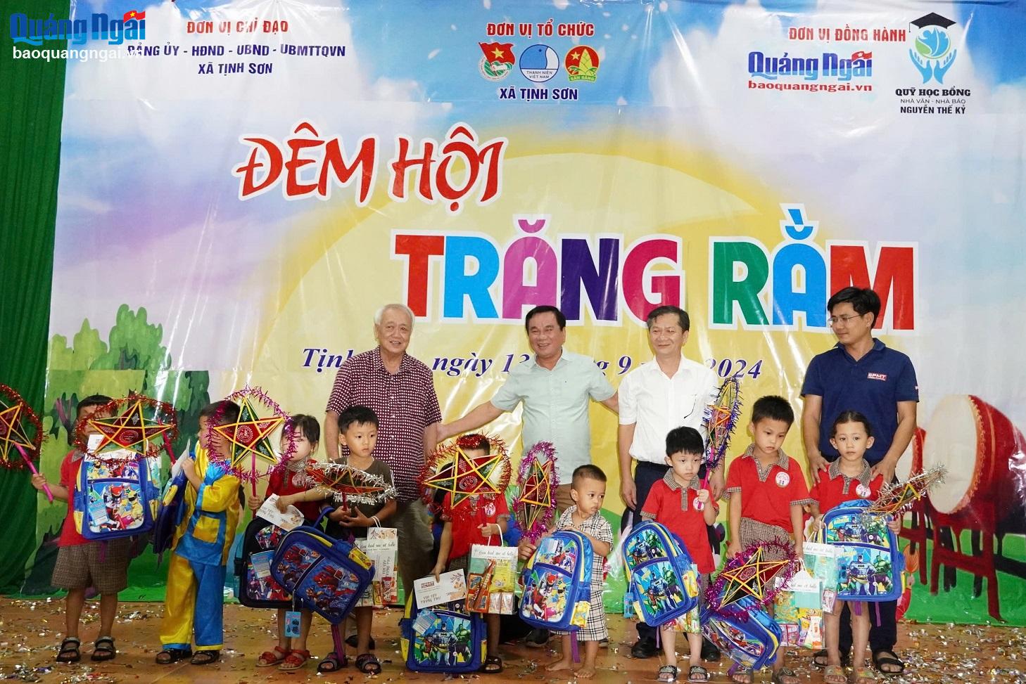 Ấm áp “Đêm hội trăng rằm”