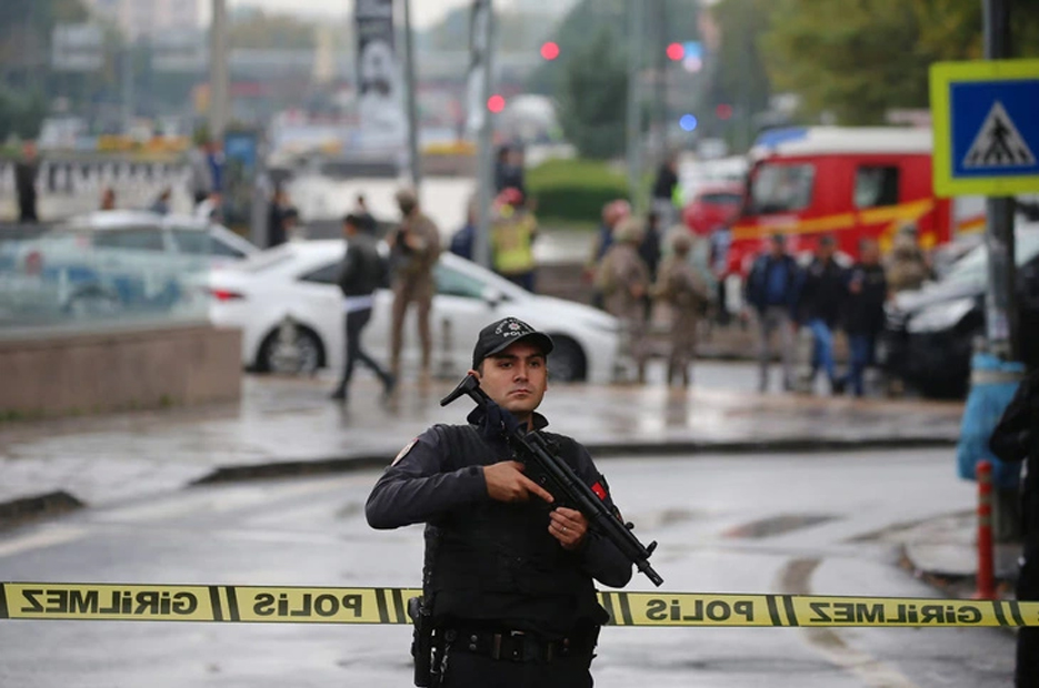 Đánh bom ngay tòa nhà Bộ Nội vụ Thổ Nhĩ Kỳ khiến 2 người bị thương