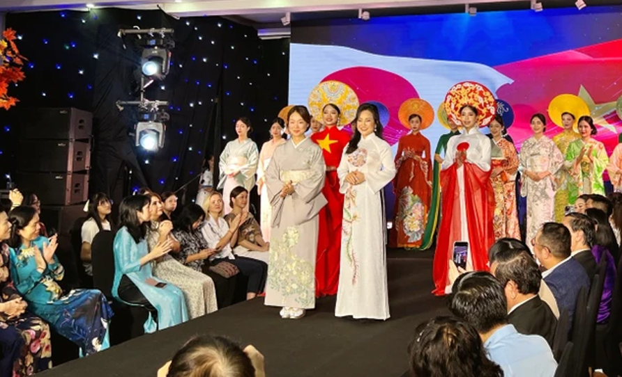 Duyên dáng “Sắc thu Việt-Nhật”