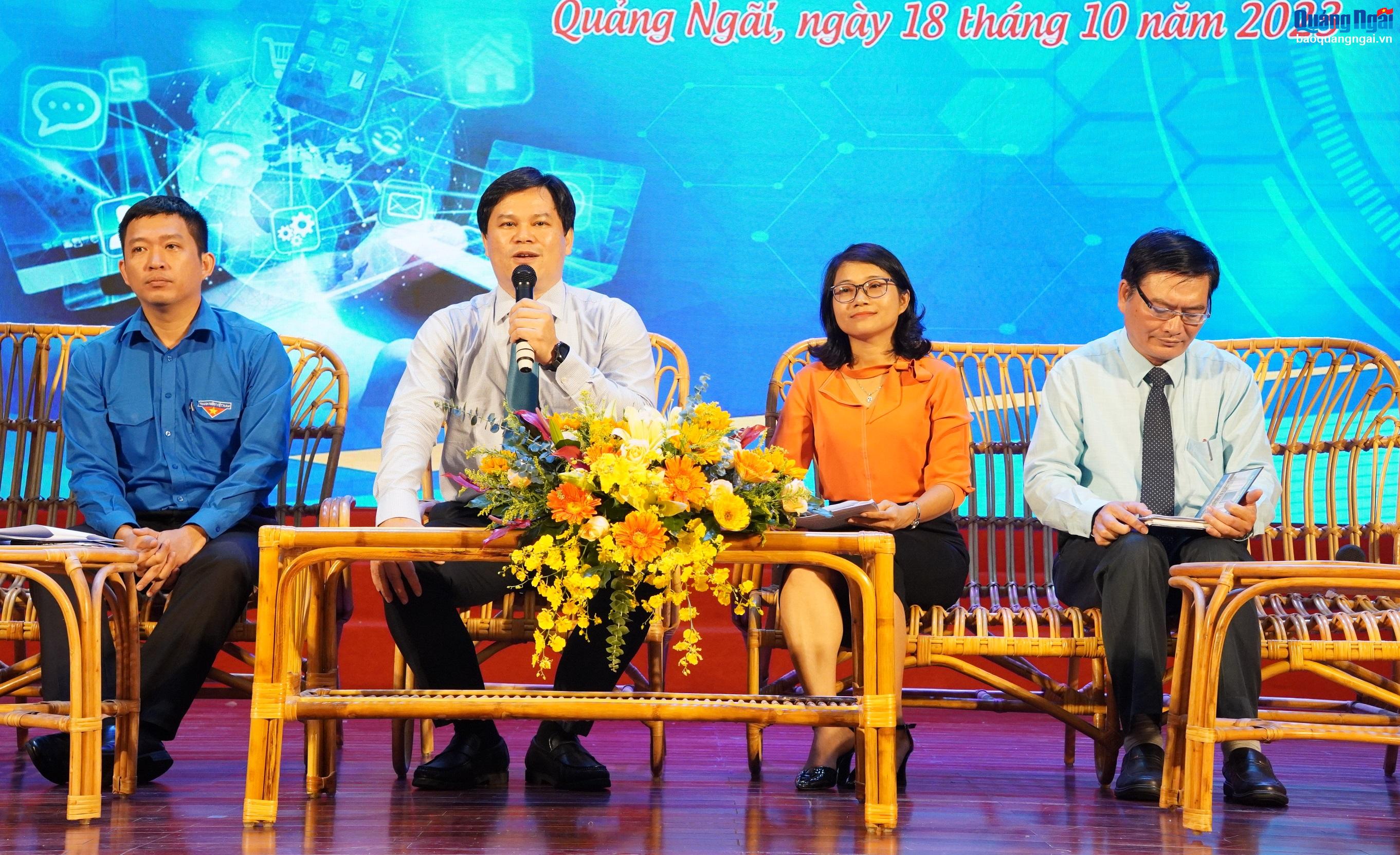 Phó Chủ tịch UBND tỉnh Trần Phước Hiền đối thoại với đoàn viên, thanh niên