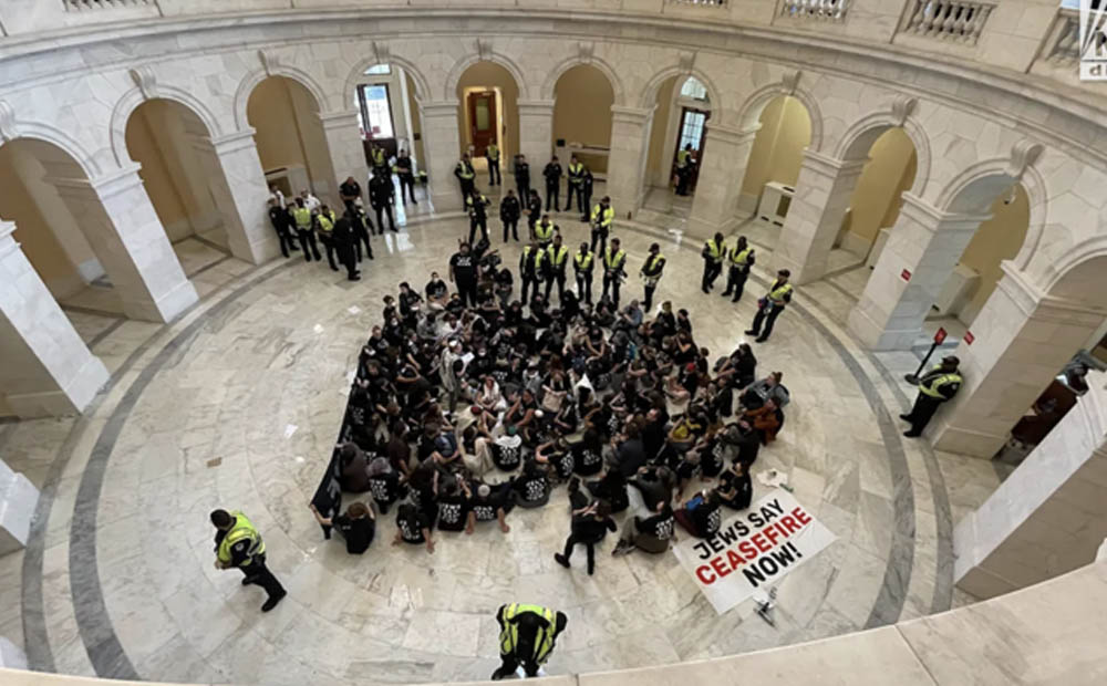 Người biểu tình ủng hộ Palestine xông vào toà nhà Quốc hội Mỹ