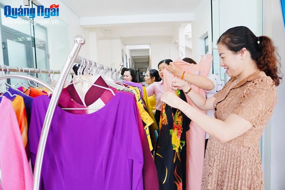 Chương trình “Áo dài không đồng”: Lan tỏa yêu thương 