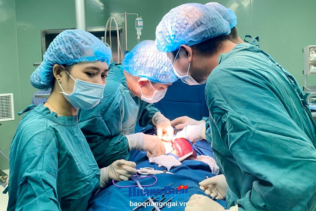 Cứu sống bé trai bị vỡ lá lách độ 5